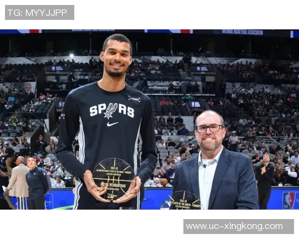 文班亚马创历史新纪录六场比赛至少五记三分与五次盖帽独角兽表现惊艳